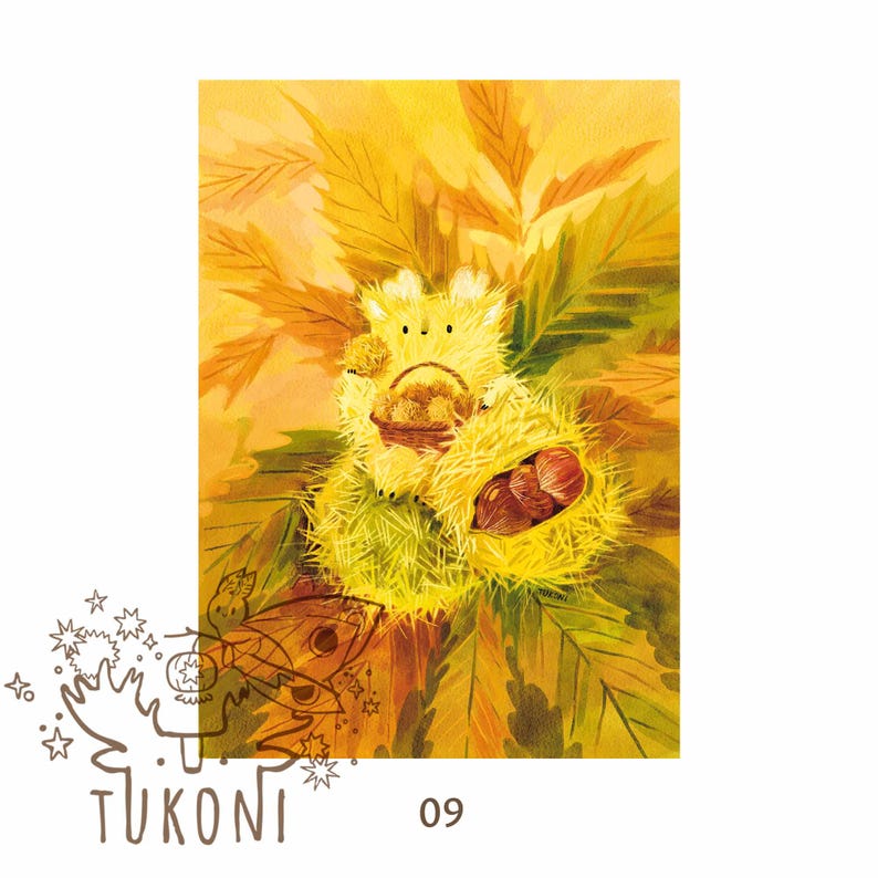 Op de afbeelding: Een illustratie van een stripfiguur die een mand met kastanjes vasthoudt, genesteld in een stekelige groene bolster. De achtergrond toont herfstbladeren in tinten geel en bruin. Het kunstwerk is gesigneerd "Tukoni" met nummer "09".