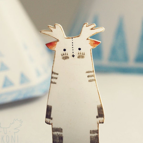 Bearhunter - miniature hand painted animal brooch, totem animal, illustration, tiny brooch, pin, cute gift, forest spirit, tukoni