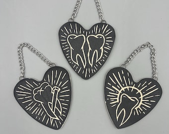 陶器製の歯の壁掛け