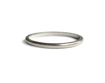 Vintage 14K White Gold Plain Slim Band