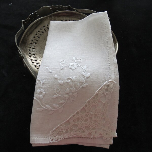 Reserved for UVK   Elegant set of 12 white/bone embroidered cluny lace dinner napkins.