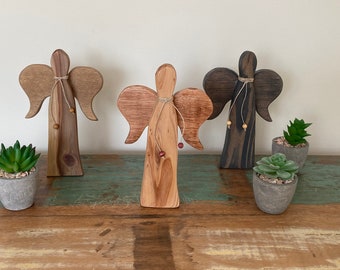 Holzengel; Weihnachtsengel; Engel; weihnachtsdekoration; Feiertagsengel; Engel mit Flügeln