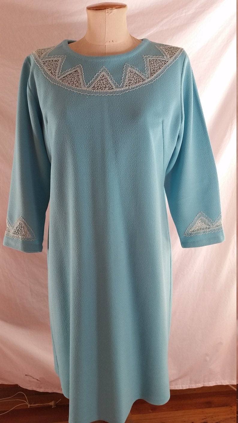 Susan Parsons Sydney retro crimp knit cerulean blue dress with lace feature size 18