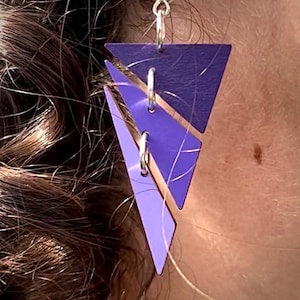 Puede incluir: Un conjunto de tres jarrones de cerámica de diferentes tamaños. Acabado mate en crema, beige y marrón. Diseño minimalista y moderno, adecuado para la decoración del hogar.