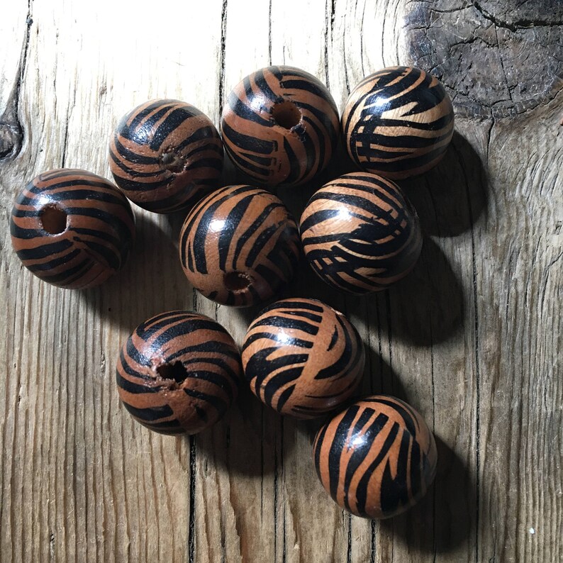 25mm Tiger stripe print shell beads
