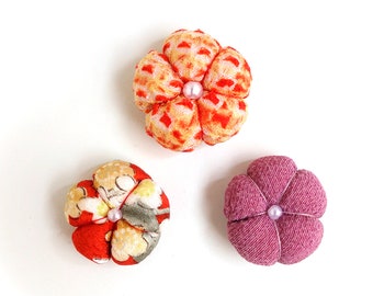 Set of 3 Magnets, Silk Kimono fabric, Thin neodymium magnets / plum blossom, Orange red purple red, Silk Sibori Kimono 3pcs mg10