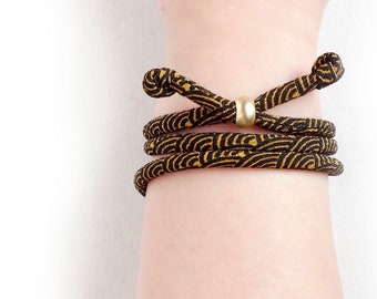 Japanese Bracelet for men women unisex - YAMATO - Seigaiha Japanese sliding knot cord/ dark yellow-brown on black 5mm