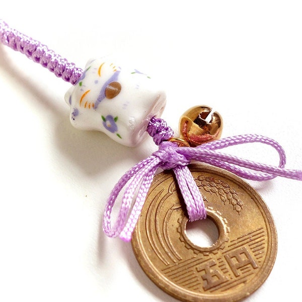 Lucky Cat et amulette Purified & Prayed de 5 yens. Bracelet porte-bonheur chat en céramique Fortune Jceramic bead lucky Japanese Goen coin / 02 violet pâle