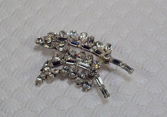 Vintage Rhinestone Leaf Brooch, Double Leaf Rhine… - image 6