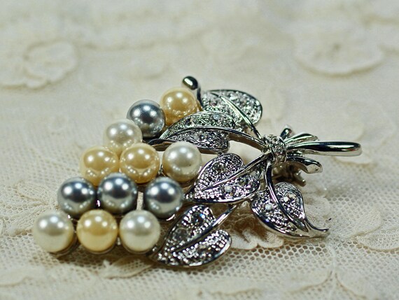 Vintage Rhinestone Pearl Brooch, Silver Rhineston… - image 4