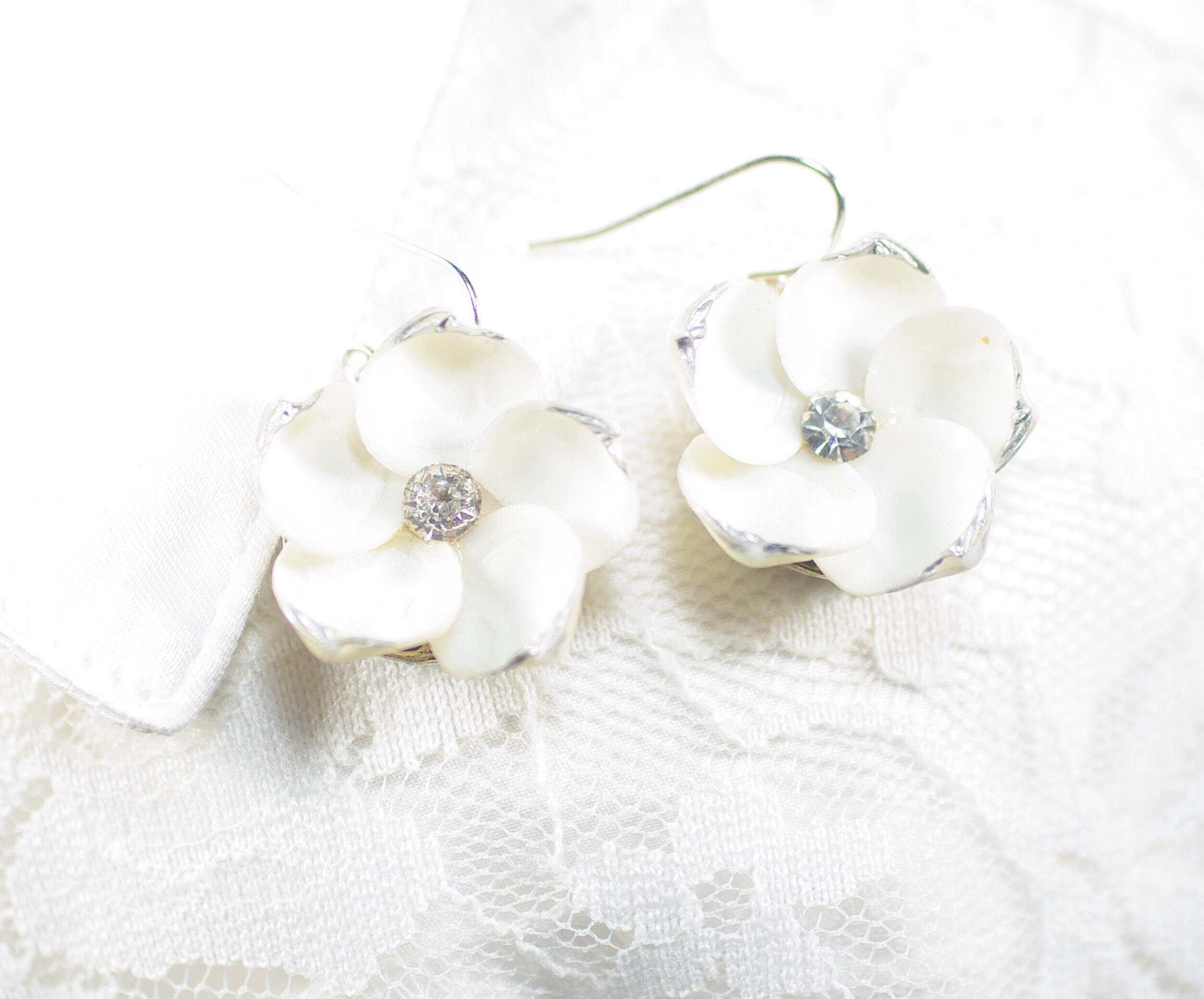 Pendientes De Concha De Flor Blanca Colección De Pendientes Pendientes De Concha De Flor Blanca Colección De Pendientes