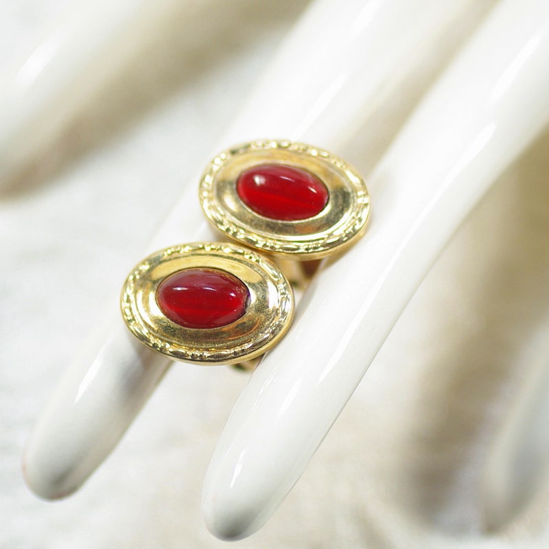 Unisex Gifts Under $30 - 60+ Gift Ideas for 2025