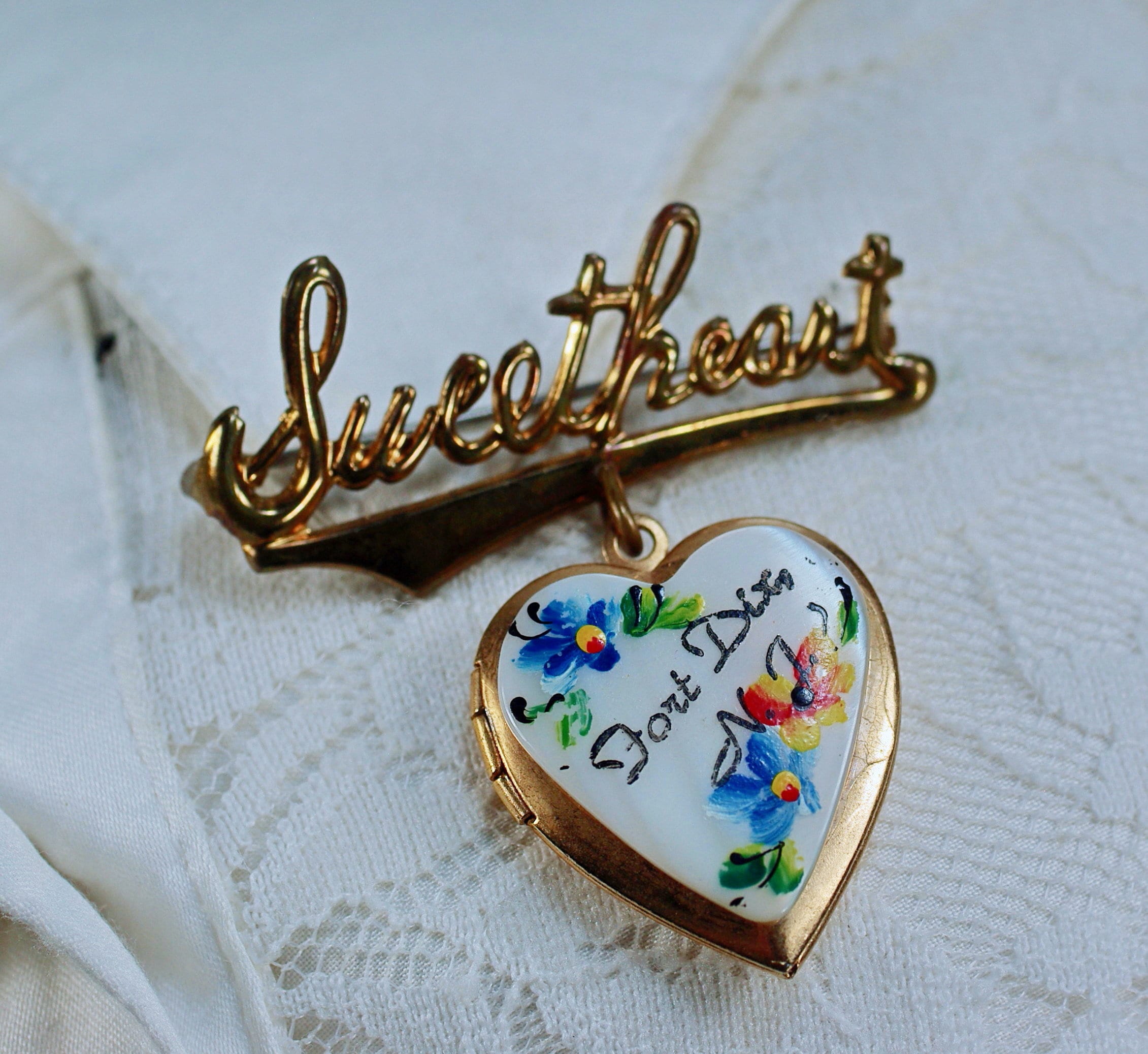 Vintage Sweetheart Locket/brooch: 1950's WWII Fort Dix Hand