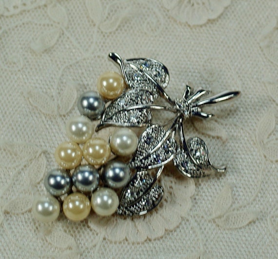 Vintage Rhinestone Pearl Brooch, Silver Rhineston… - image 5