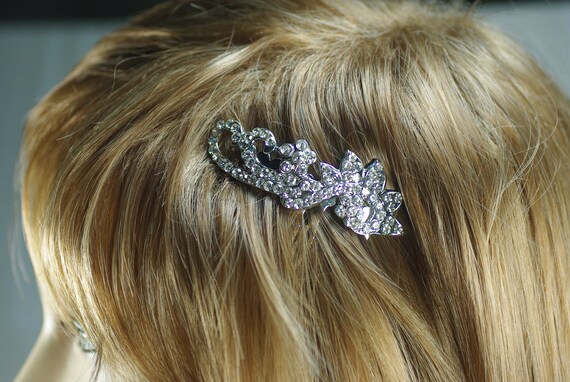 Rhinestone Floral Hair Comb: Silver Crystal Wedding  display picture 2