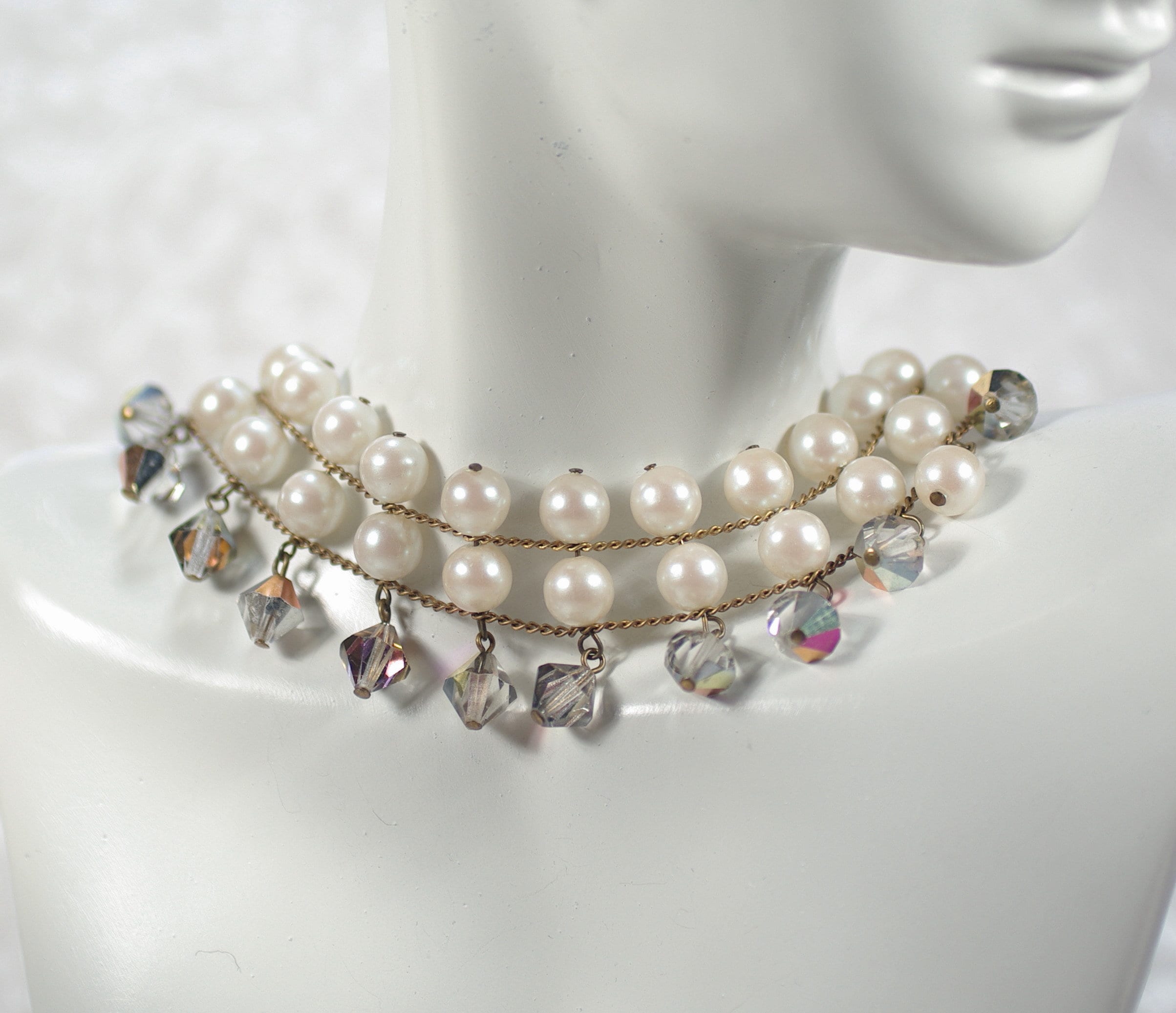 Vintage Genuine White Pearl Bib Necklace With Crystal  White Pearl & crystal bib necklace vintage . display picture 1