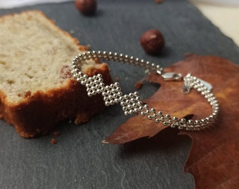 Pulsera de plata hecha a mano con patrón de diamantes | Brazalete fino semirrígido de plata | Muchos tamaños disponibles y posibles a medida.