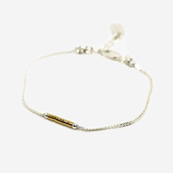 Bracelet argent femme maille fine, Bracelet en Argent 925 et Plaque or Gold Filled, Bracelet chaine fine et barre perles dorée / "Goldie"