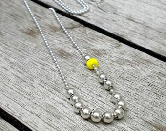 Collier long argent sautoir boules, Collier sautoir jaune, Collier sautoir argent 80 cm, Fin collier jaune, Long collier chaine argent 90 cm