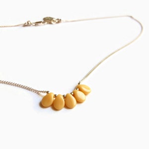Gargantilla roja de plata de ley 925 para mujer, collar delicado con cuentas, collar delicado con flores, 5 colores. Amarillo