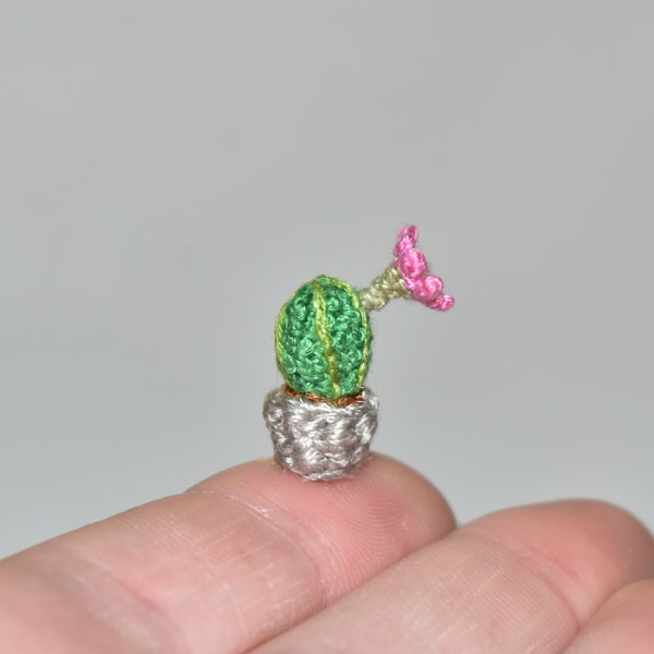 Miniature Pink Cereus Cactus Miniature Succulent plant miniature crochet cactus Dollhouse flower decoration Doll house decor 0.6 inches