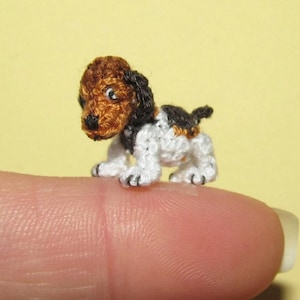 Cucciolo di Beagle in miniatura, piccolo regalo di Beagle per il proprietario del cane, statuetta di cane personalizzata, mini peluche di Beagle all'uncinetto, regalo di peluche di cane personalizzato