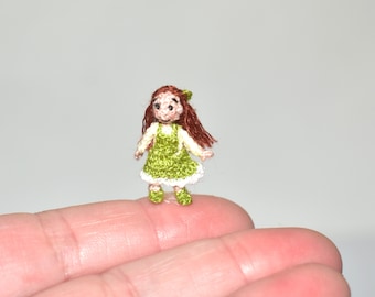 Amigurumi Puppe 1" extrem Mikro Mädchen häkeln Miniatur Halloween Puppe extrem Mikro Hexe Mädchen handgemacht Geschenk