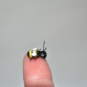 Miniature Bumble Bee Micro Bee Crochet Bee Miniature Crochet Animals Dollhouse Miniatures Insects Doll House Toy Bug