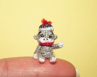 マイクロクロッシェソックモンキー：1インチのミニチュアぬいぐるみ