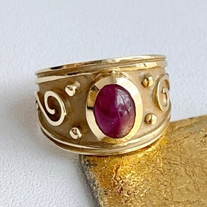 Estate Vintage Polished + Matte Etruscan Byzantine Genuine Cabochon Ruby Cigar Band Ring Size 7