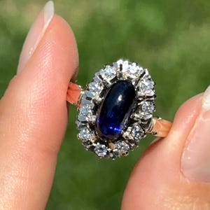 Vintage Estate Antique 14KT Yellow Gold Halo Diamonds + Vivid Oval Cabochon Blue Sapphire Ring Size 8