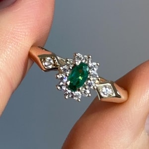 Estate Vintage 14KT Yellow Gold Oval Natural Emerald + Halo Diamond Halo Ring Size 7