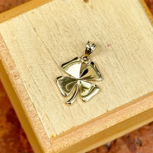 14KT Yellow Gold 4-Leaf Clover Pendant Charm NEW Small Size Good Luck Charm Lucky