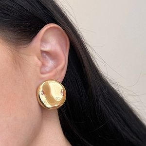 Orecchini in oro giallo 14KT con retro Omega lucido, rotondi, concavi, grandi, 26 mm, nuovi bottoni larghi