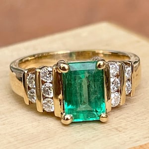 Estate Vintage 14KT Yellow Gold Emerald-Cut Lab Emerald + 2 Row Diamond Ring Size 5.25