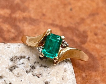 Estate Vintage 10KT Yellow Gold Lab Emerald  + Diamond Accent Ring