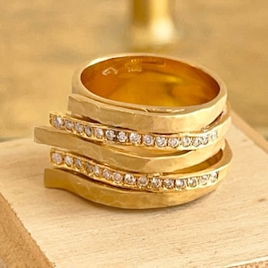 Estate Vintage 18KT Yellow Gold Matte Design With Double Bar Diamonds Wave Wide Cigar Band Ring