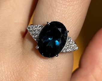 Vintage 14KT Weißgold Ovalschliff Schachbrett Facettiert London Blauer Topas Groß mit Pave-Diamant Ring Größe 6,75