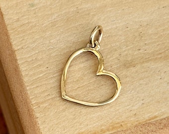 14KT Yellow Gold Outline Flat Heart Small Pendant Charm NEW Cut-Out Design