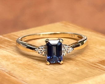 Estate Vintage 10KT Yellow Gold Emerald-Cut Lab Created Blue Sapphire + Diamond Accent Ring Size 7