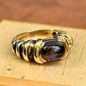 Estate Vintage 14KT Yellow Gold Cabochon Purple Iolite Ribbed Textured Etruscan Dome Design Accent Ring Size 5