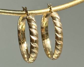 14KT Yellow Gold Shiny Textured Raised Design Detailed Medium Size Hoop Earrings 35mm x 5mm