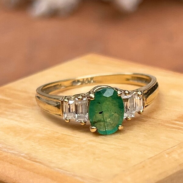 Estate Vintage 14KT Yellow Gold Oval Cut 1.00 Colombian Emerald + Baguette Diamond Ring