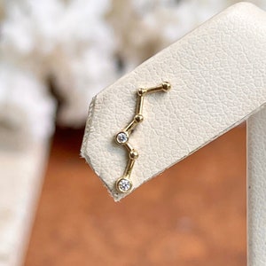 Brinco traseiro plano com pedras de zircônia cúbica em ouro amarelo 14KT cartilagem de constelação ou poste tragus (1) brinco único