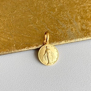 18KT Yellow Gold Mini Solid Miraculous Mary Miracolosa Round Medal Pendant Charm NEW Matte 10mm