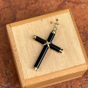 Estate 14 kt geelgouden zwarte onyx edelsteen gedetailleerde kruishanger bedel 30 mm