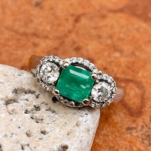 Estate Vintage 18KT White Gold Emerald-Cut Emerald + Diamond 3 Stone Halo Design Ring Size 7.25
