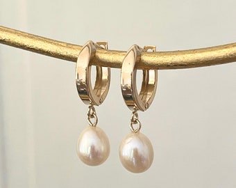 14KT Yellow Gold Small Huggie Hoop Earrings with Freshwater White Pearl Charms NEW