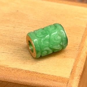 14KT Yellow Gold Carved Genuine Green Jade Oval Pendant Charm Slide 12mm x 9mm