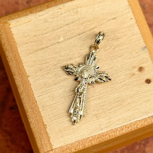 10KT Yellow Gold Crucifix Cross Raised Detail Pendant Charm 31.4mm Diamond-Cut